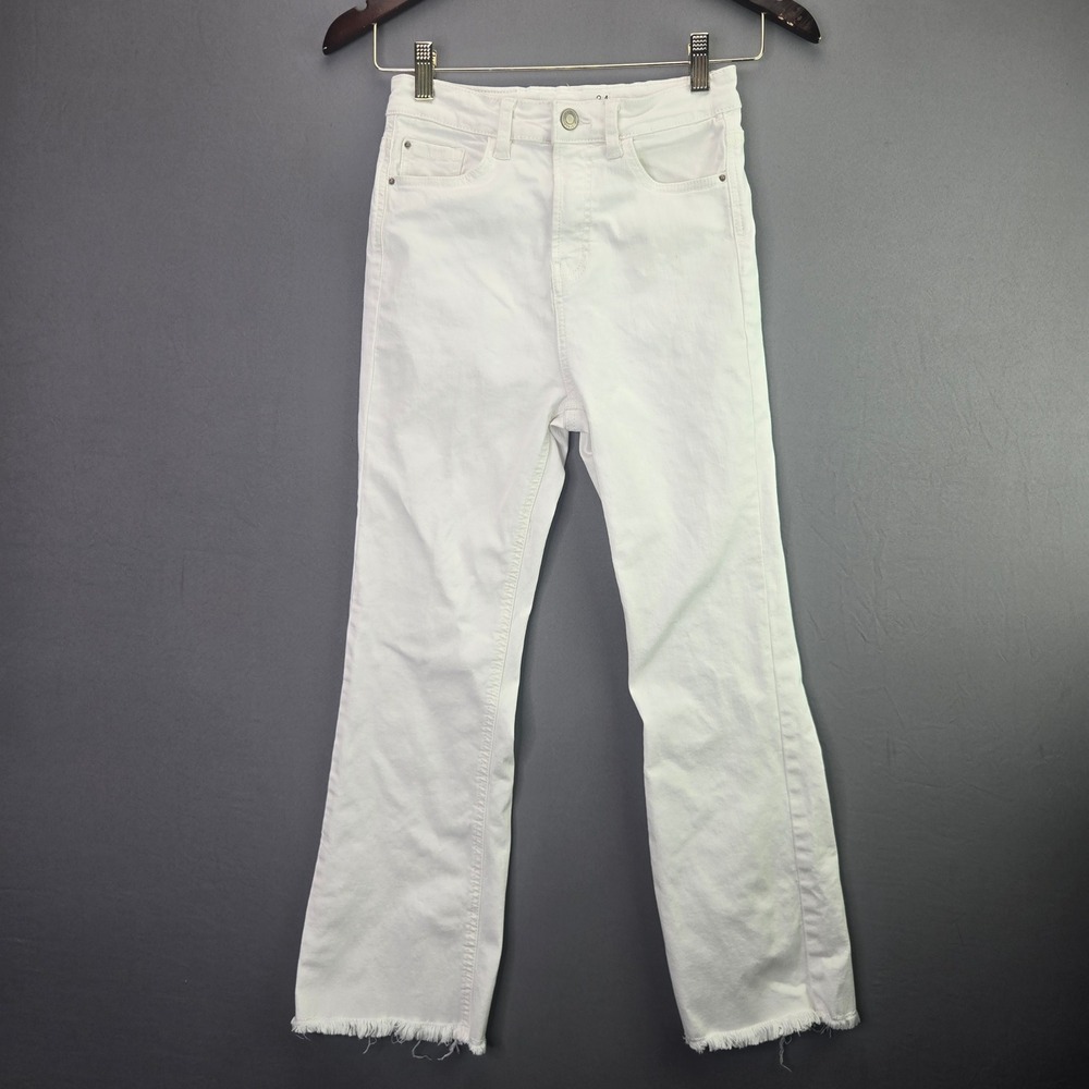 Stradivarius Jeans White High Waist Flare Raw Hem Size 2 US 24 MEX Slim Fit